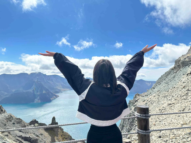 旅行团购达人玩法，10W+素材一键操作，只需要一部手机就能月入过万！-巅峰创业网